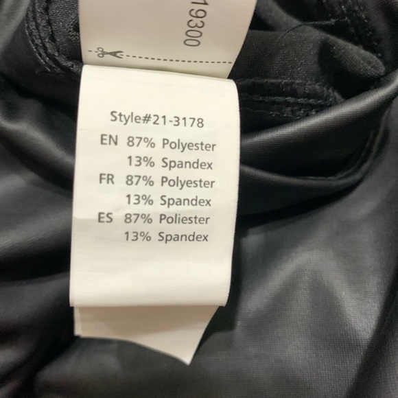 Luxe Faux Lether high rise Legging - Picture 5 of 9